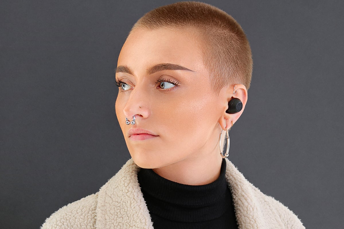 woman wearing black earbuds