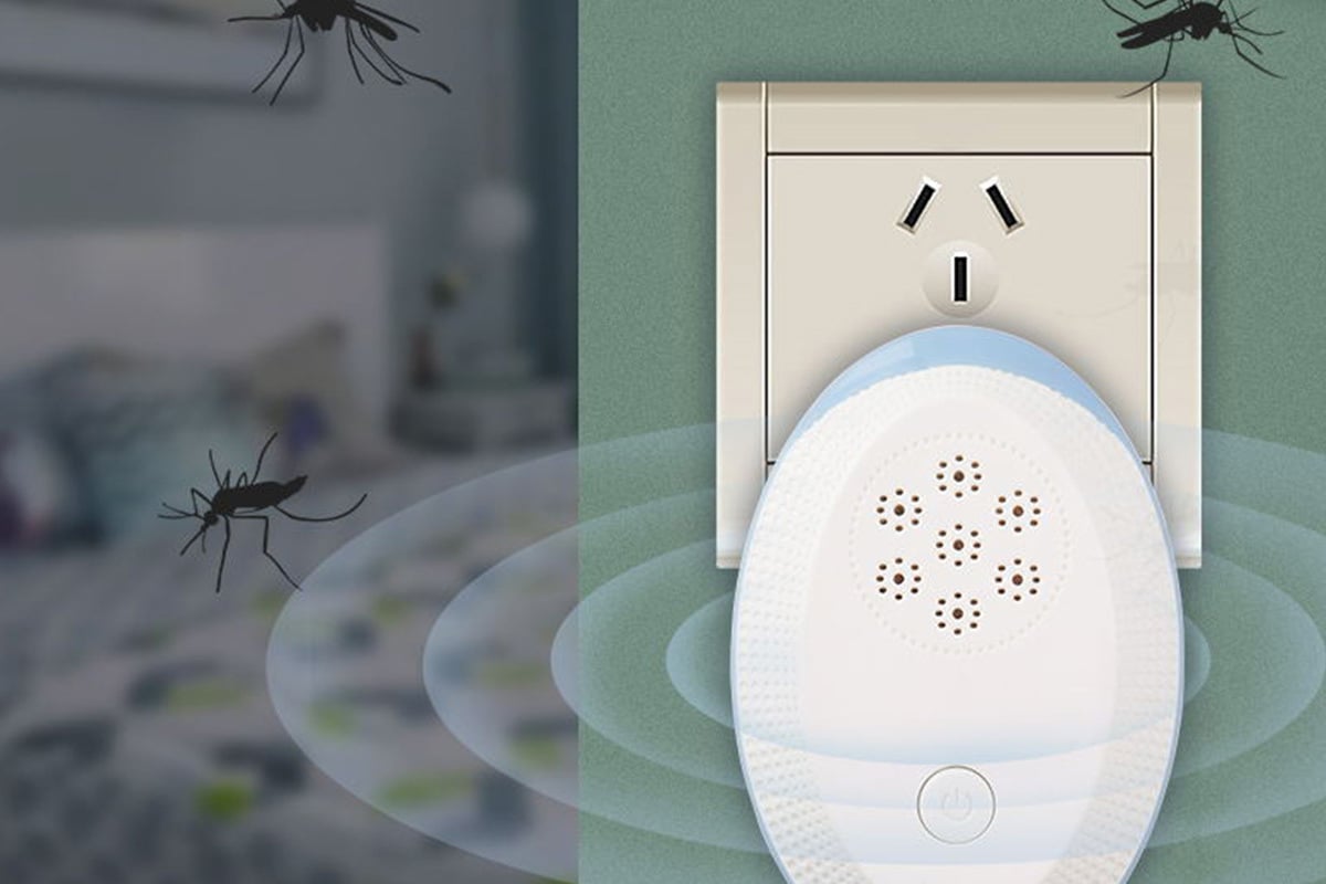 ultrasonic pest repeller with mosquitos flying