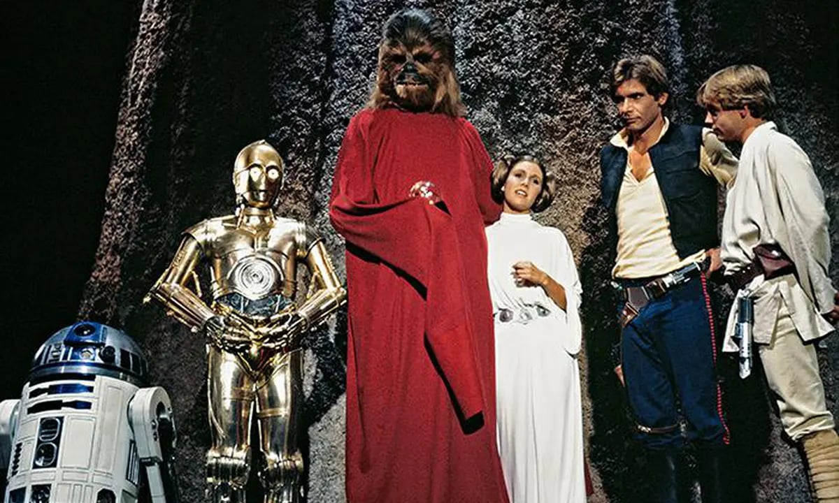 Star Wars cast gathered together. 