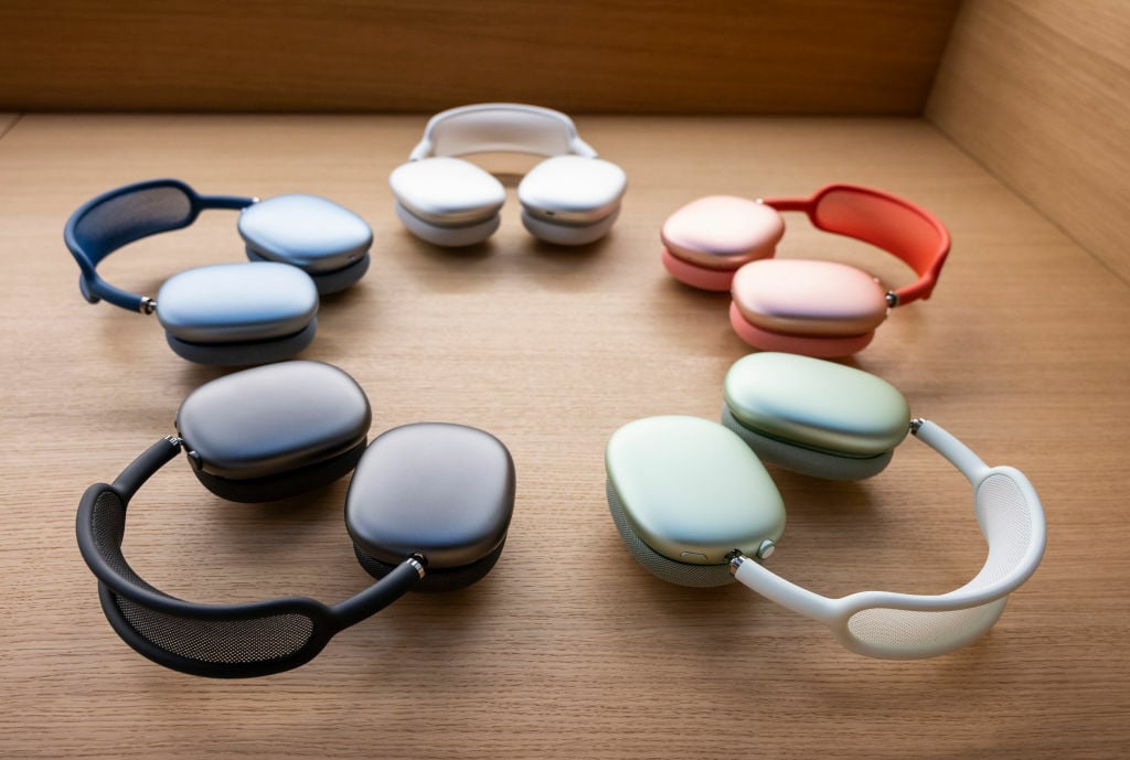 Apple AirPods Max in every color