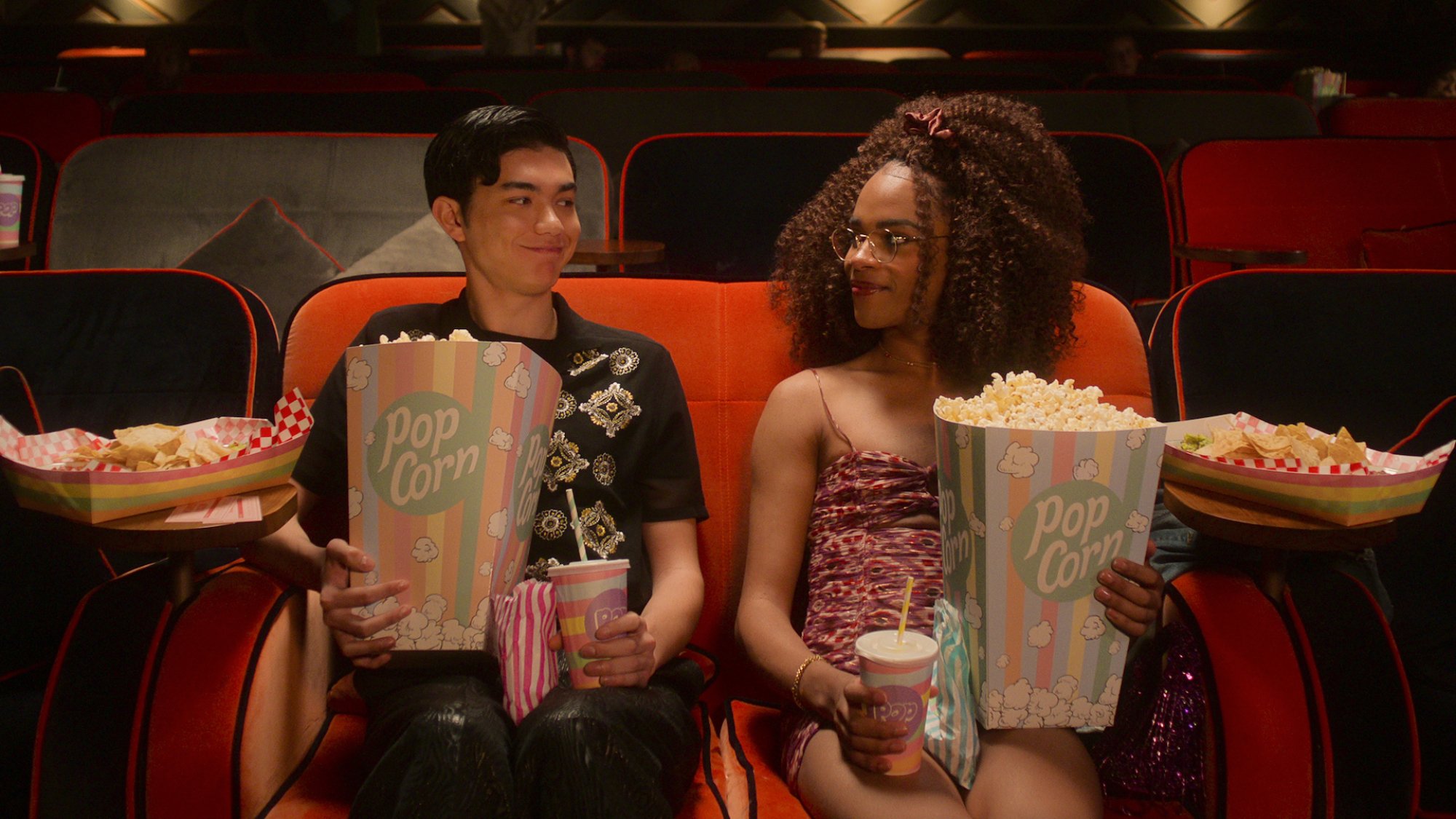 In the TV series "Heartstopper", William Gao and Yasmin Finnery sit in a cinema on an awkward date.
