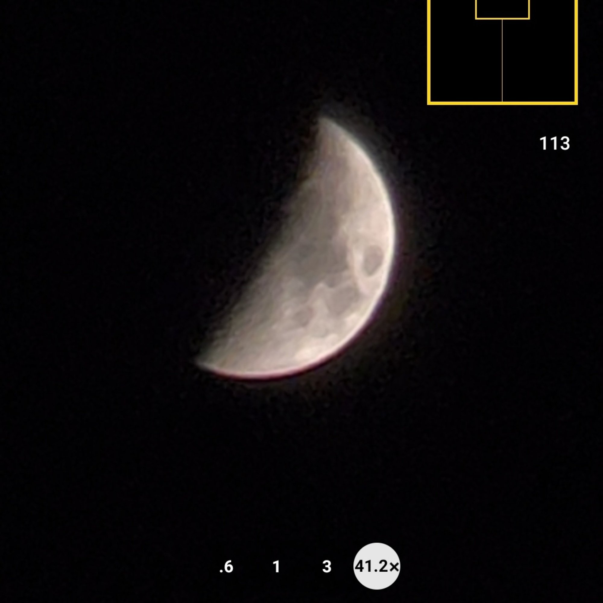 The moon on the viewfinder of the Galaxy S22 Ultra