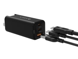 Omnia X6i wall charger in black