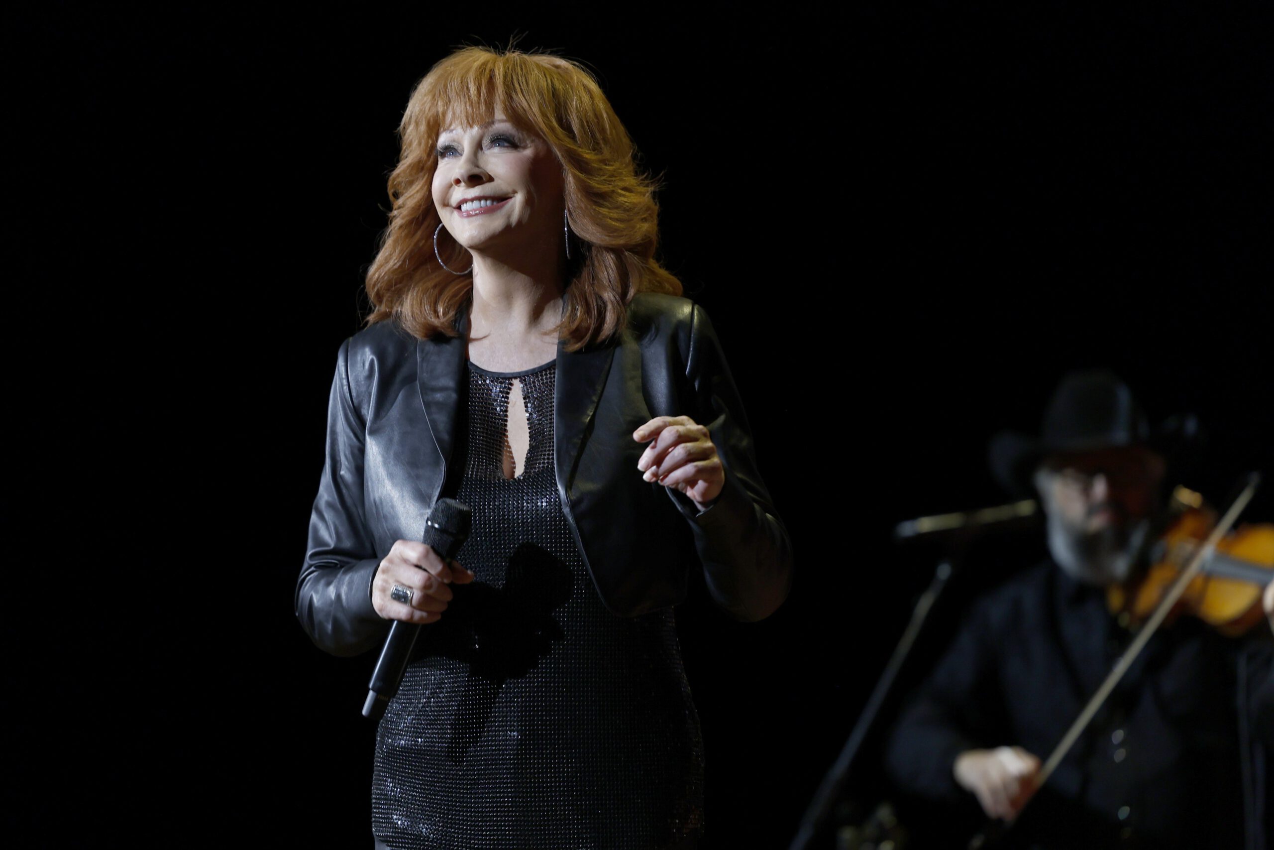 Reba McEntire in an all black get up.
