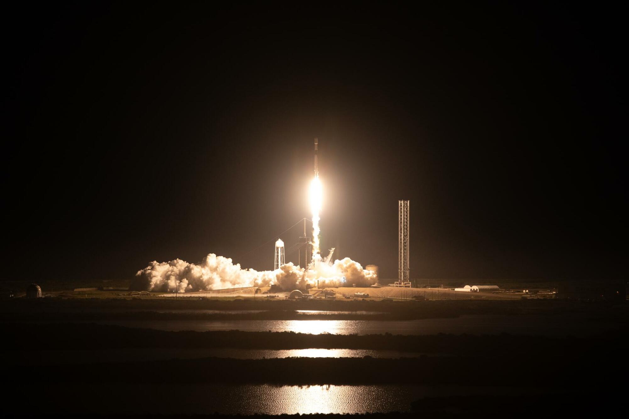 SpaceX launching Intuitive Machines' Nova-C lander to the moon