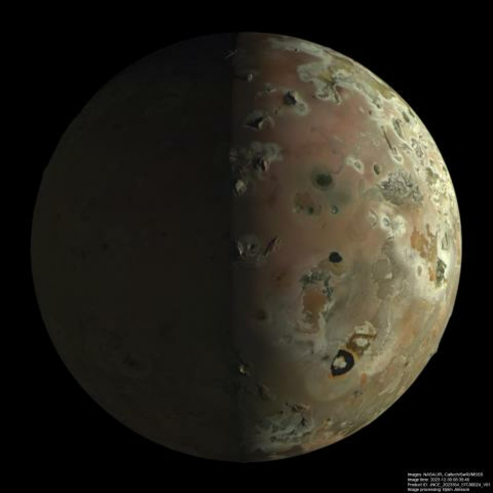 volcanoes on Jupiter's moon Io