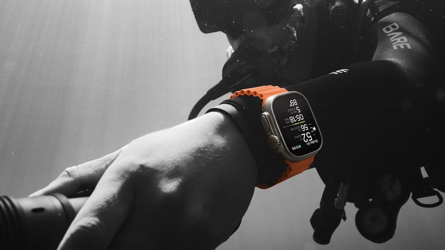 person scuba diving wearing the apple watch ultra 2