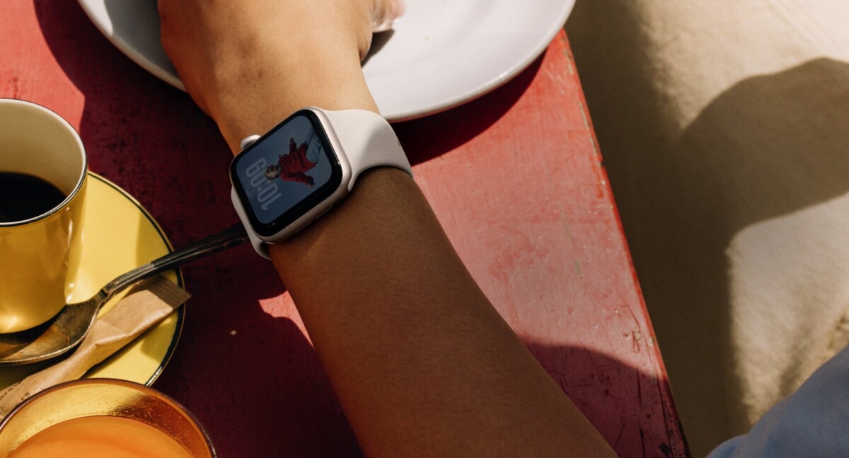 apple watch se 3 on wrist