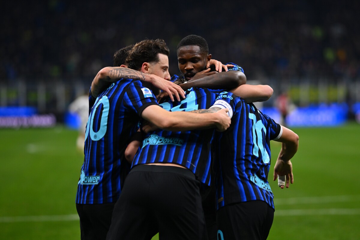 Francesco Pio Esposito of FC Internazionale celebrates