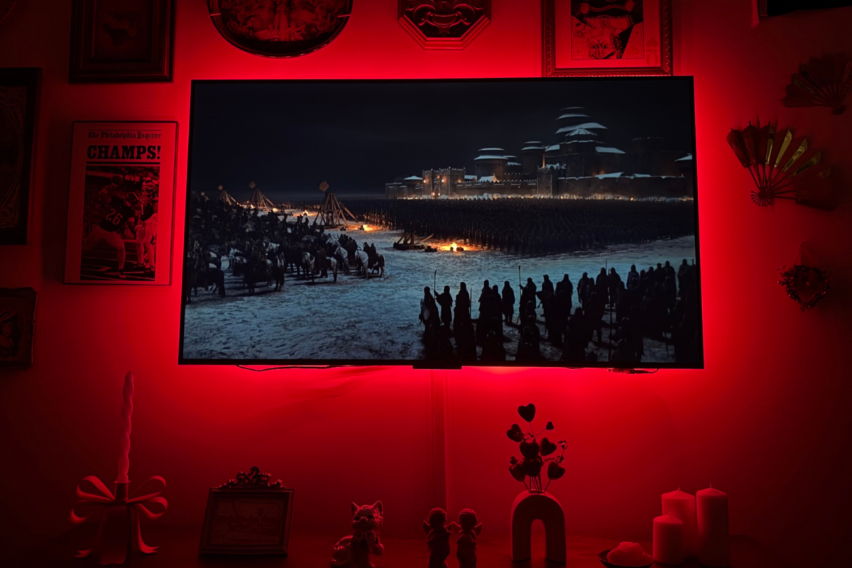 the 55-inch tcl qm6k tv displaying a scene from game of thrones