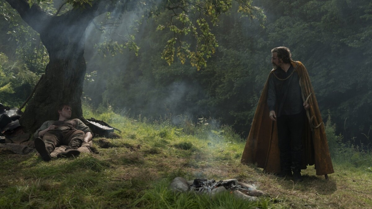 Daniel Ings as Lyonel Baratheon and Peter Claffey as Dunk, speaking beneath a tree, in "A Knight of the Seven Kingdoms."