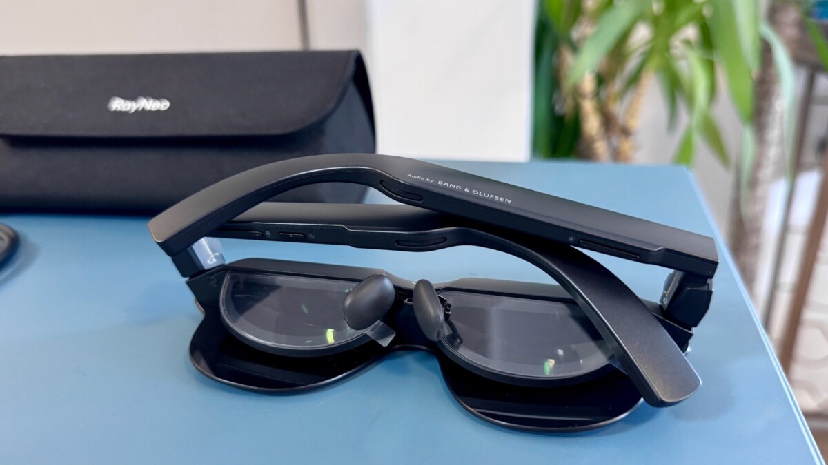 rayneo air 4 pro smart glasses from back
